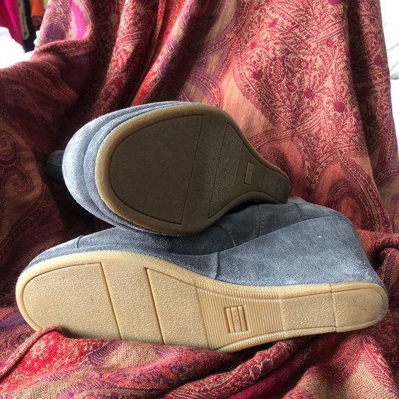 TOMS GREY SUEDE WEDGE HEEL BOOTIES SZ 7.5 - Picture 8 of 10